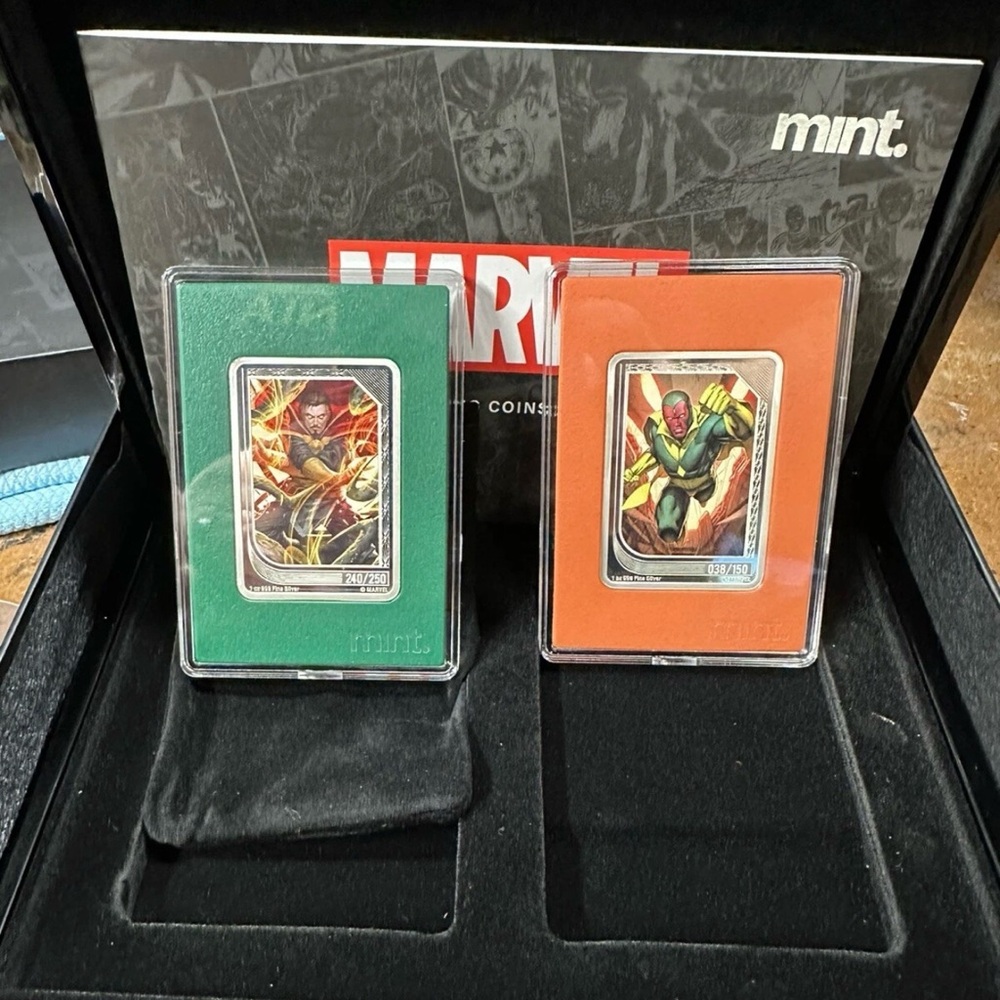 2023 Niue Marvel Trading Coins 2 X 1oz Silver Opened  Set
